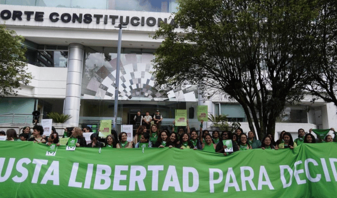 Organizaciones piden despenalización total del aborto en Ecuador