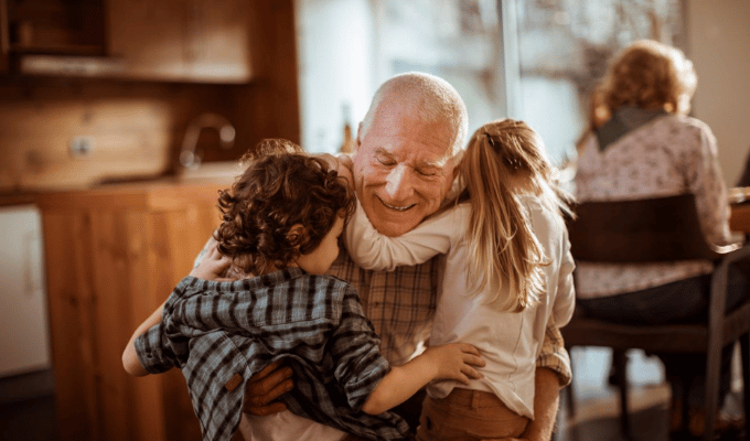 ¡Nueva ley en Suecia! Abuelos recibirán pago por cuidado de nietos