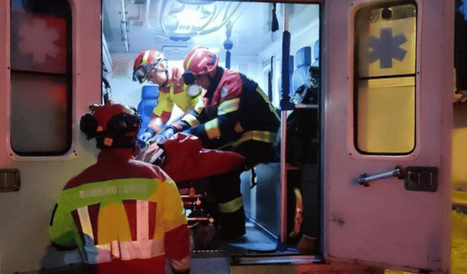 Varillas incrustadas en pelvis tras caída en Carcelén