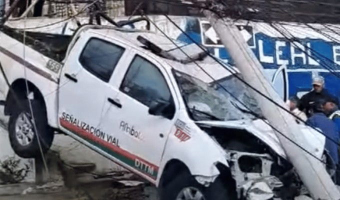 Siniestro en Ambato involucra vehículo municipal