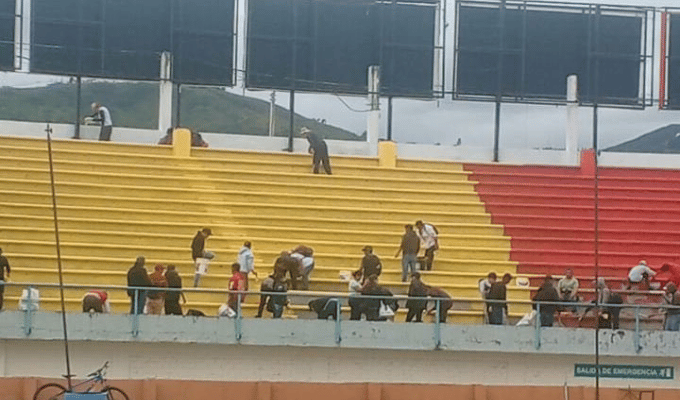Proyecto de reinserción social en Cuenca: presos pintan estadio