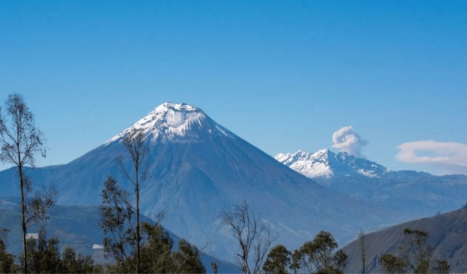Ruidos y cenizas: El volcán Sangay inquieta a cuatro provincias