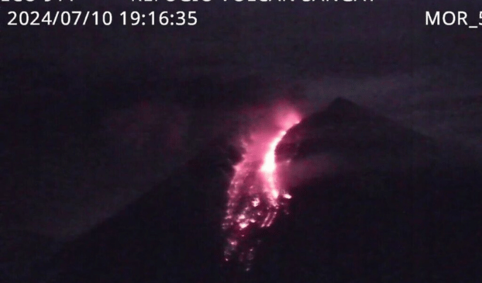 ¡Alerta! Sangay emite lava: ceniza podría afectar cinco provincias