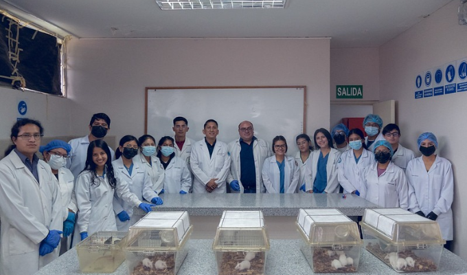 ESPOCH dona ratones de laboratorio a Universidad Técnica de Machala