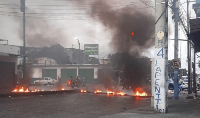 ¡Guayaquil bloqueada! Protestas por eliminación de subsidios