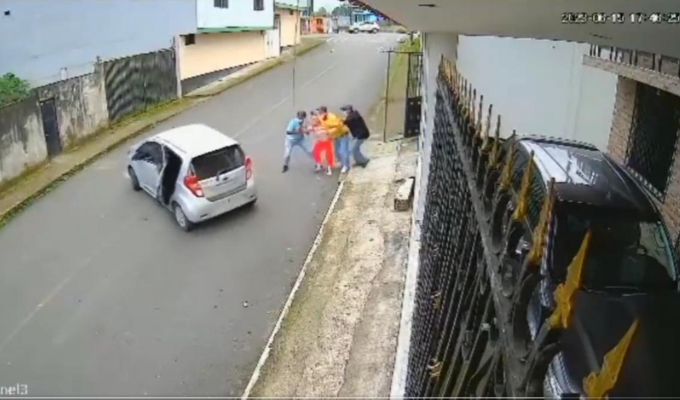 Mujer es Secuestrada en Pleno Garaje en Santo Domingo