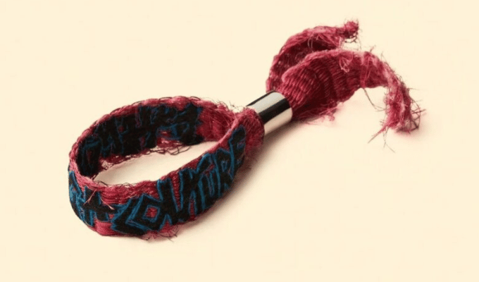 ¿Moda o locura? Pulsera vieja de Balenciaga a $3,800