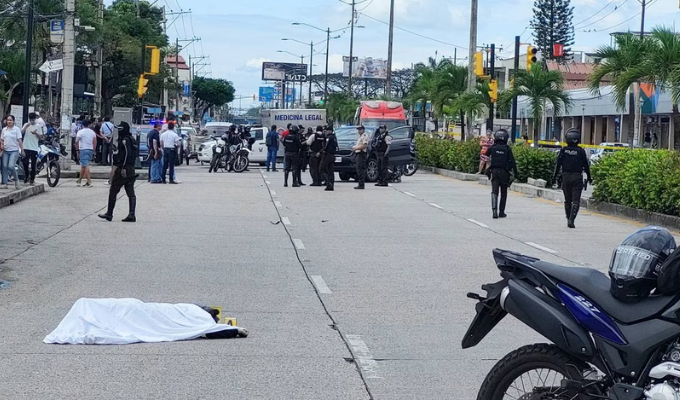 Abaten a dos delincuentes en Guayaquil tras persecución a hombre