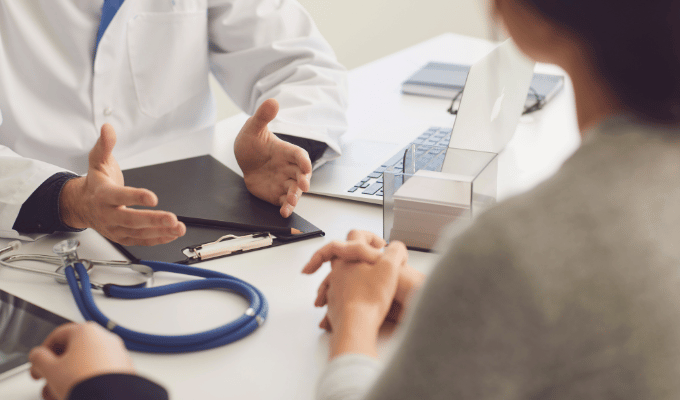 Defensoría del Pueblo revela casos de retención de pacientes