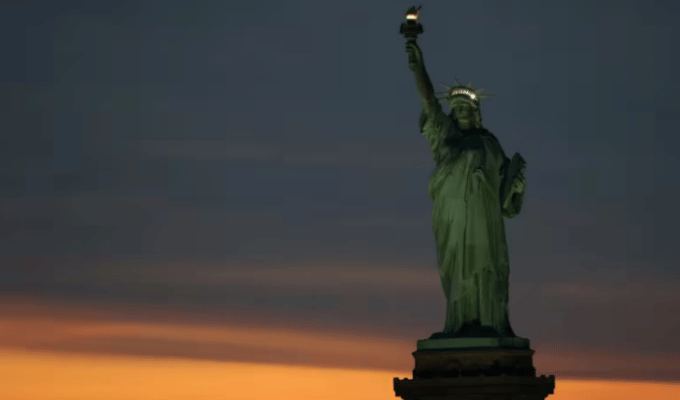 ¡Cielo de Nueva York iluminado por impresionante meteorito!