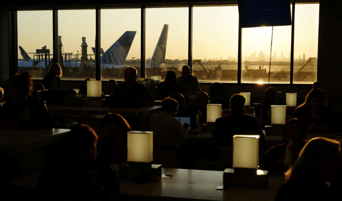 Fallo en actualización de Microsoft: aerolíneas y bancos en crisis