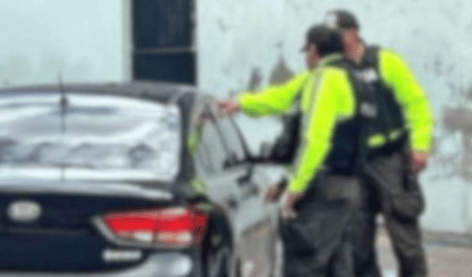 ¡Persecución policial termina en disparos y heridos en Quito!