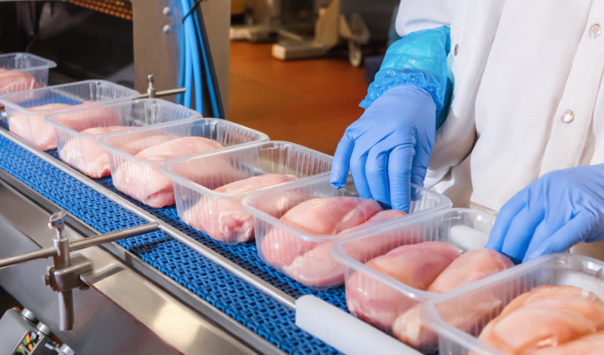 "Adiós Granjas, Hola Laboratorios: Pollo Creado de Células a la Mesa
