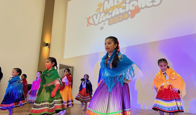 ¡Aprendizaje y Diversión en Baños! 300 jóvenes culminan cursos