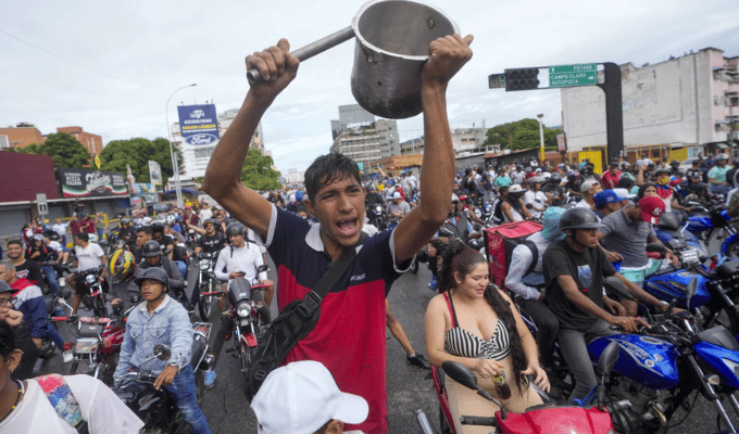 ¡Crisis en Caracas! Miles protestan contra la reelección de Maduro