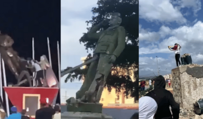 ¡Caos en Venezuela! Derriban estatuas de Hugo Chávez