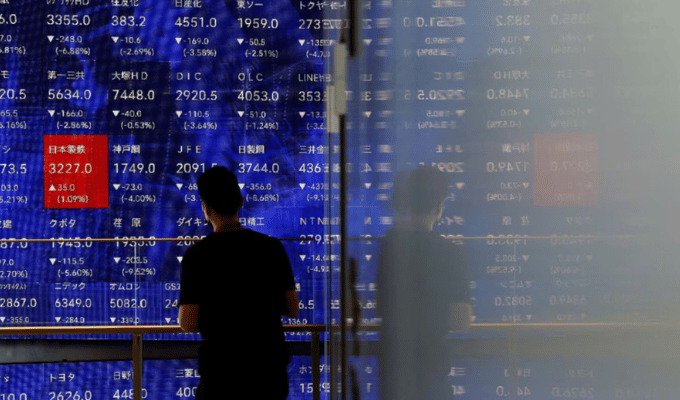 Las bolsas de Europa y Asia caen por temor a recesión en EE.UU