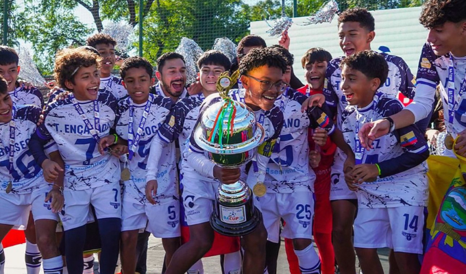 Ecuador celebra: Liceo Los Delfines triunfa en BACUP 2024