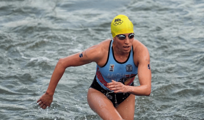 ¡Atleta belga se enferma tras nadar en el Sena!