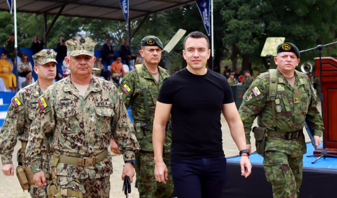 ¡Refuerzo militar! Noboa entrega 51 vehículos tácticos