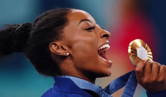 Simone Biles insta a medios: ¡Dejen disfrutar el momento olímpico!
