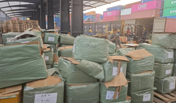 ¡Golpe al contrabando! Decomisan zapatos chinos en Guayaquil