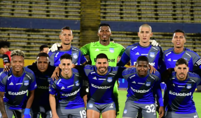 Hinchas de Emelec colgaron carteles en Samanes tras goleada