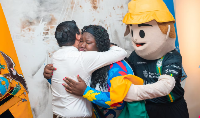Emotiva sorpresa para Lisseth Ayoví: recibió una casa en Machala