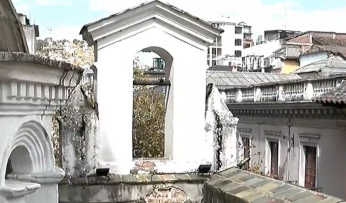 Robaron una campana centenaria del monasterio El Carmen Bajo en Quito