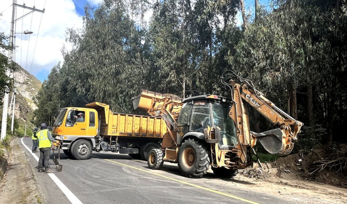 Vía Aguaján: Retiran toneladas de escombros y basura