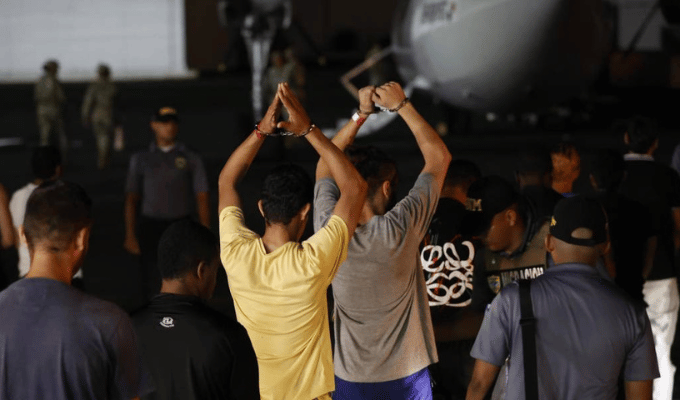 Vuelo financiado por EE.UU. devuelve a migrantes colombianos