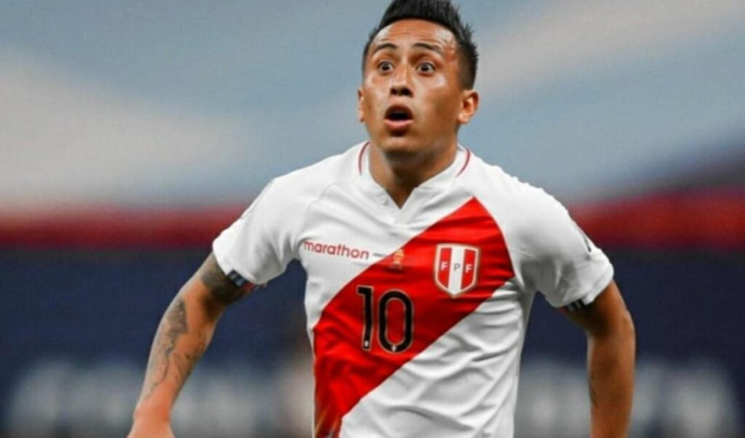 Cueva bajo fuego: Denuncias y su lucha por seguir en el fútbol