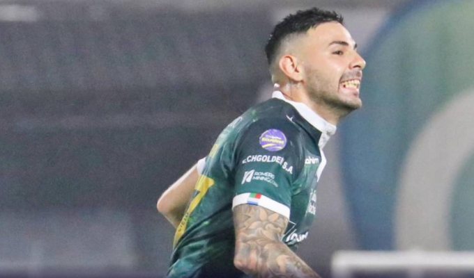 Lesión de ligamento deja a Enzo Acosta fuera del resto del año