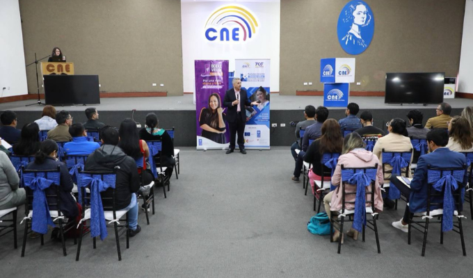 Talleres "Botas Violeta" impulsan la igualdad de género en Ecuador