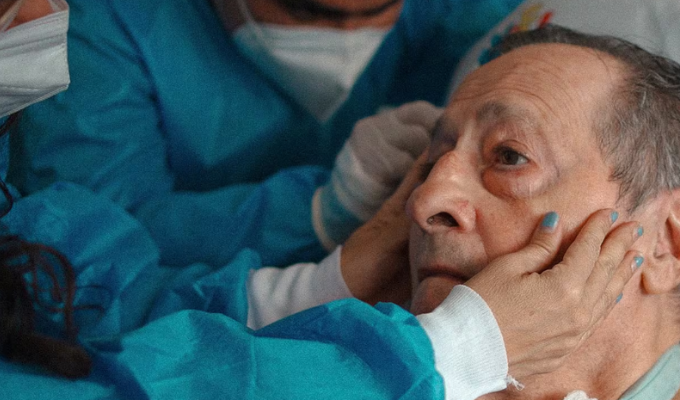 “Mi padre merece morir en paz, no en un hospital”: María Restrepo