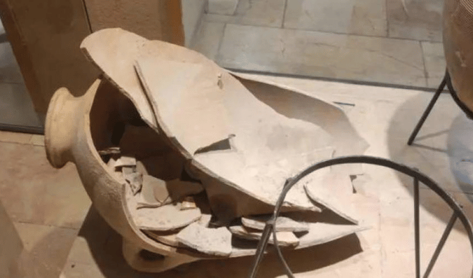 ¡Accidente infantil! Vasija milenaria destruida en museo