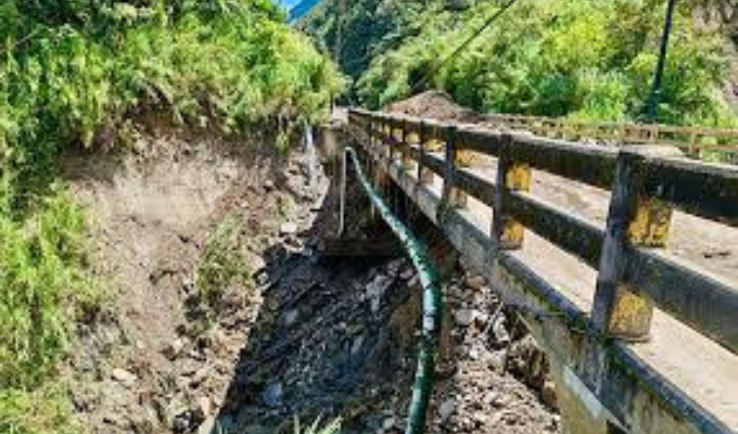 ¡Cierre vial! Buses interprovinciales desviados por Baños-Puyo