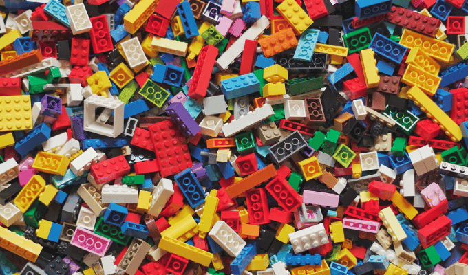Lego desafía costos y sigue adelante con su visión ecológica
