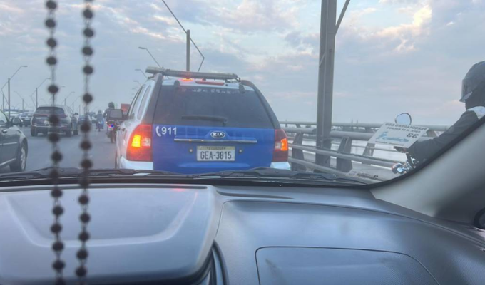 ¡Bravo Motociclistas! Salvan a Mujer Saltar desde Puente de la Unidad