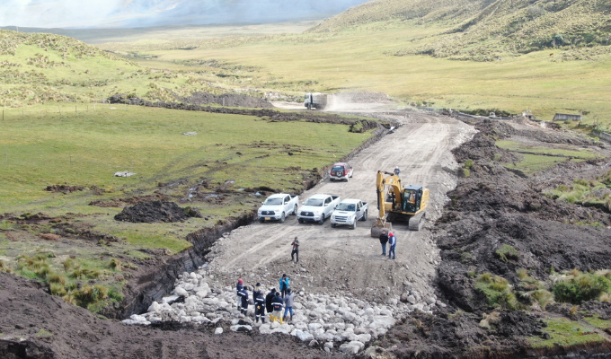 Prefecto Caizabanda destaca avances en la vía Ambato – El Corazón