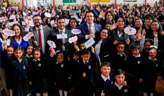 ¡Inició el año lectivo! Viceministro recorre colegios en la Sierra