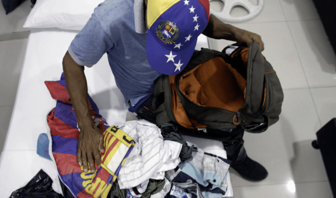 ¡Perseguidos por Maduro! Observadores huyen a Colombia