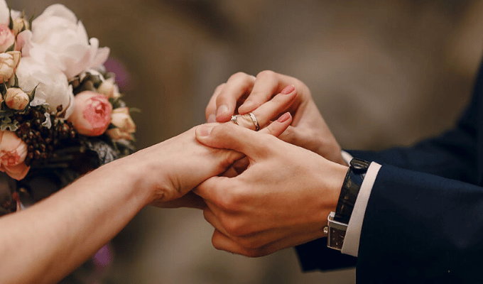 El "rompe bodas" cobra hasta por ser golpeado en matrimonios