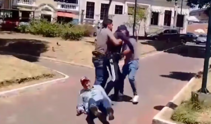 ¡Agente de tránsito detenido por extorsión en Quito!