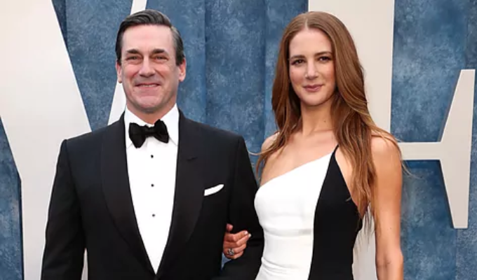 De Mad Men a Matrimonio: Jon Hamm y Anna Osceola Dicen 'Sí, Quiero'