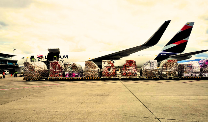 Grupo LATAM lidera la carga de flores con su 18° avión carguero