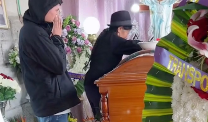 Desgarrador adiós: Madre y hermano lloran a chofer asesinado