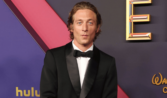 ¡Polémica en los Emmy 2024! Censuran a Jeremy Allen White