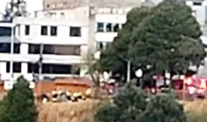 ¡Rescate en marcha! Caen en una quebrada al sur de Quito