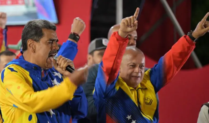 Argentina emite orden de captura contra Maduro y Cabello
